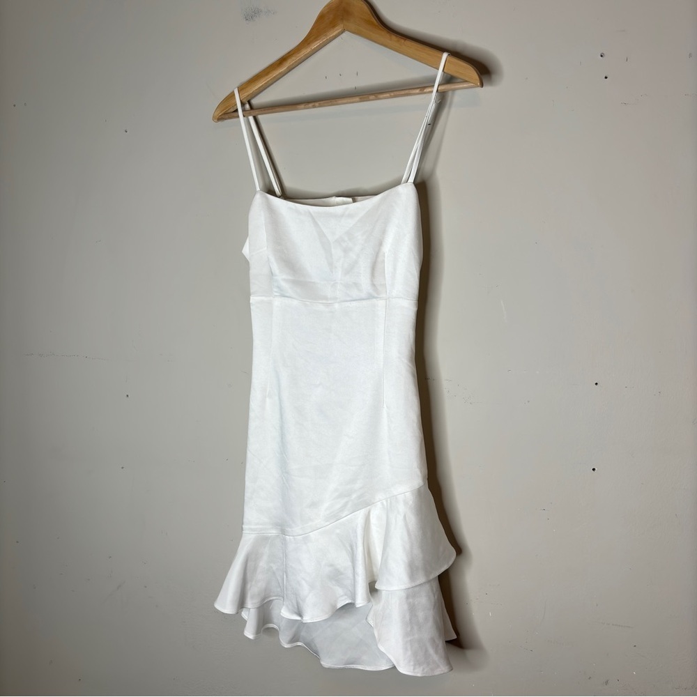 Lovers and Friends Open Back Ruffle Hem Sweetie Mini Dress in White Size M NWT - Picture 7 of 16
